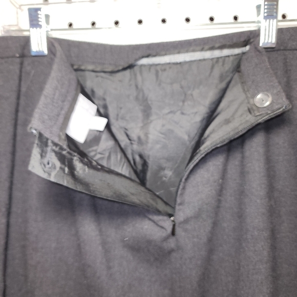 Pure Black Wool Skirt 6 Mini - Picture 7 of 8